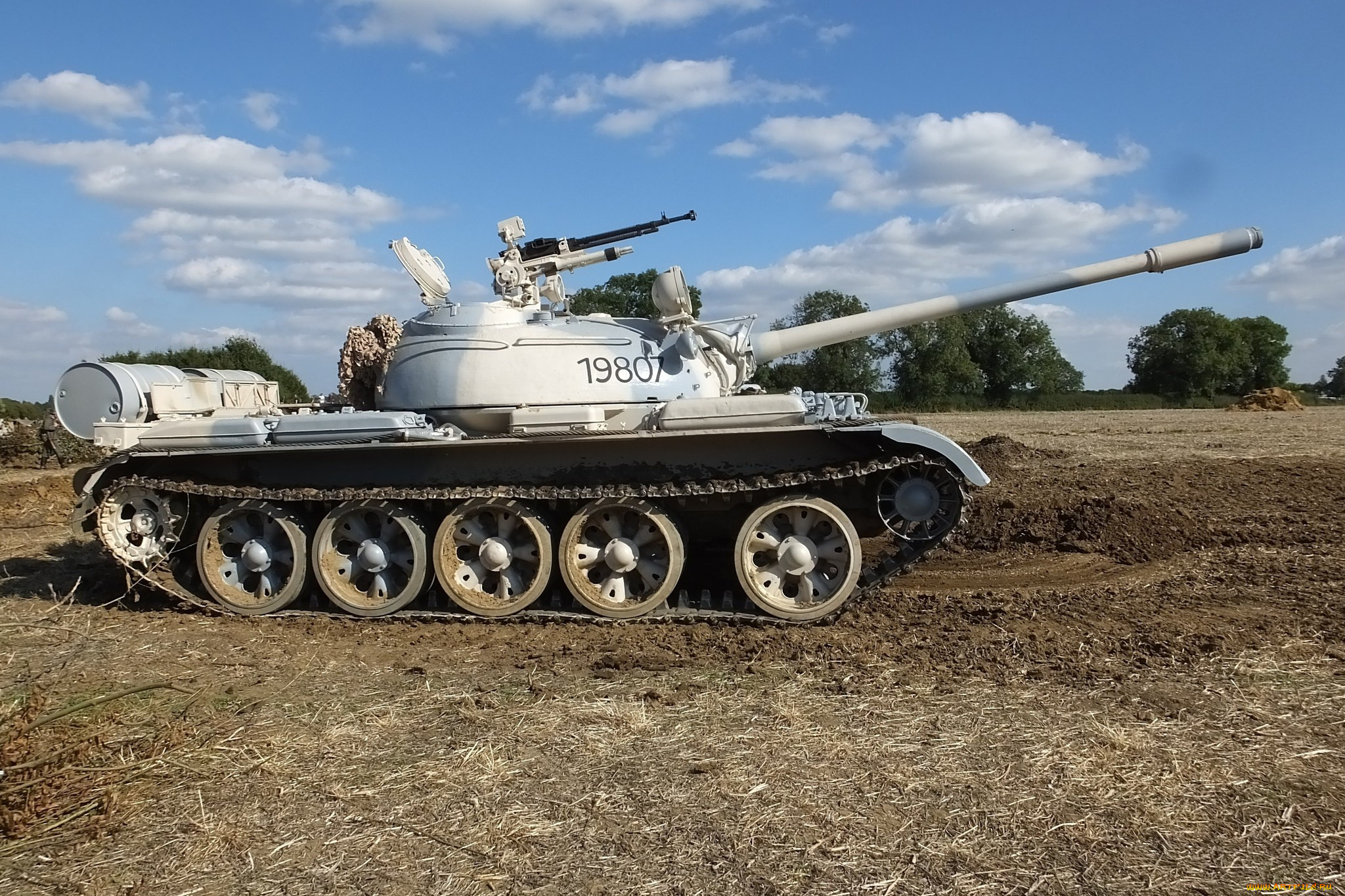 Б 56 т. Танк т-55. Танк т-54 и т-55. Т-55 средний танк. Т-55 пушка.